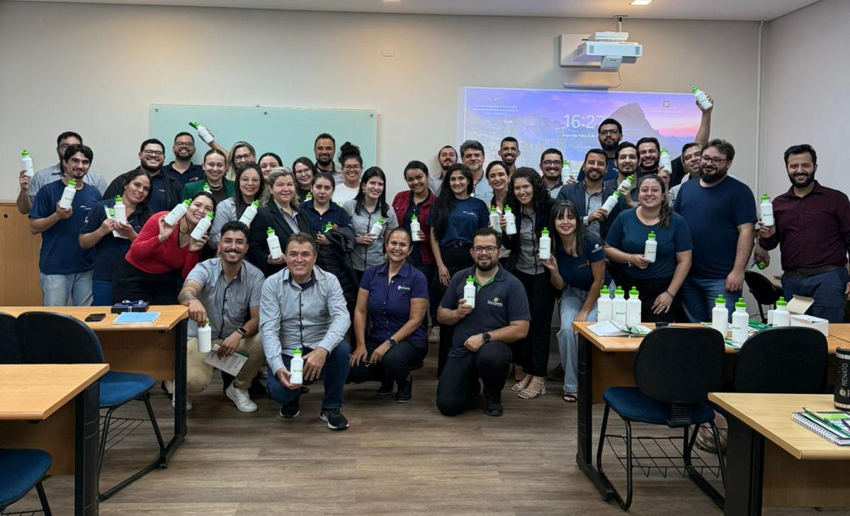 Colaboradores da Casa do Cooperativismo participam de palestra sobre educação ambiental e descarte correto de resíduos