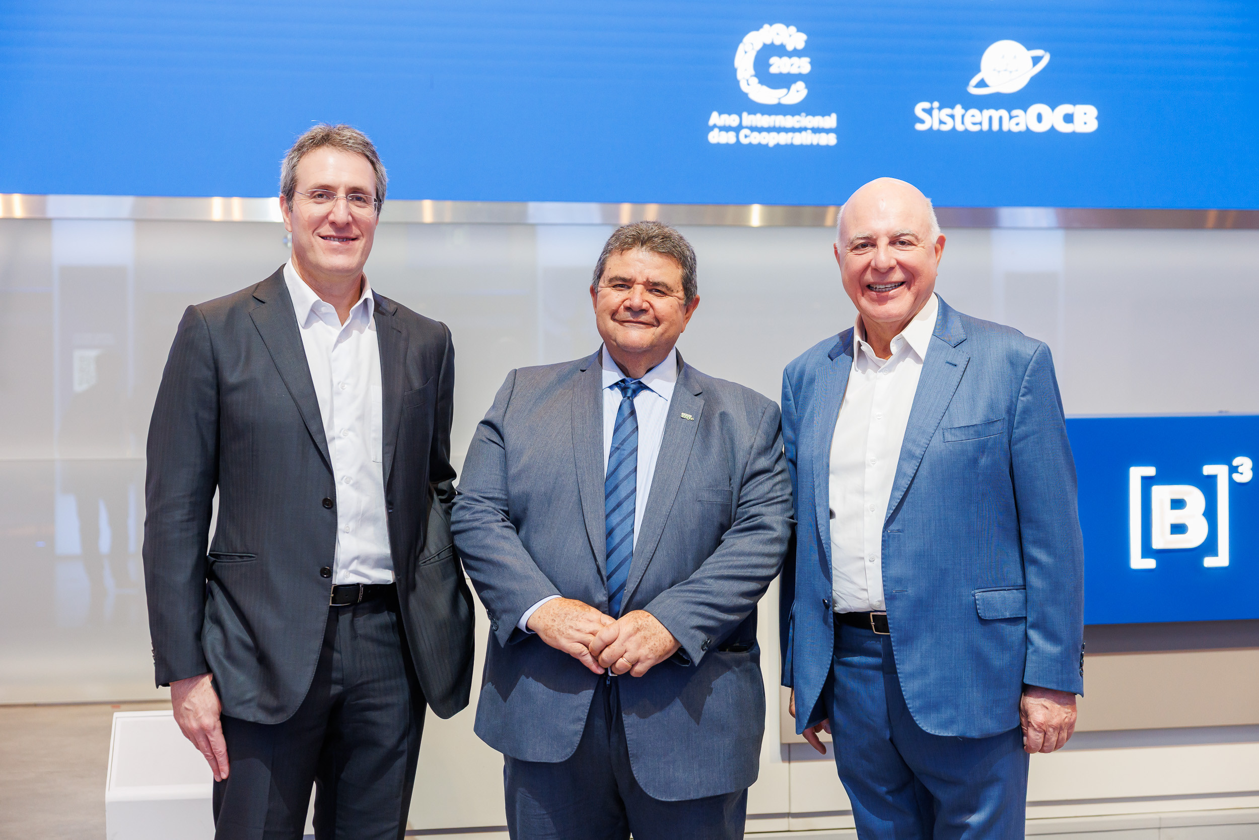 Cooperativismo abre pregão da B3 e celebra reconhecimento global