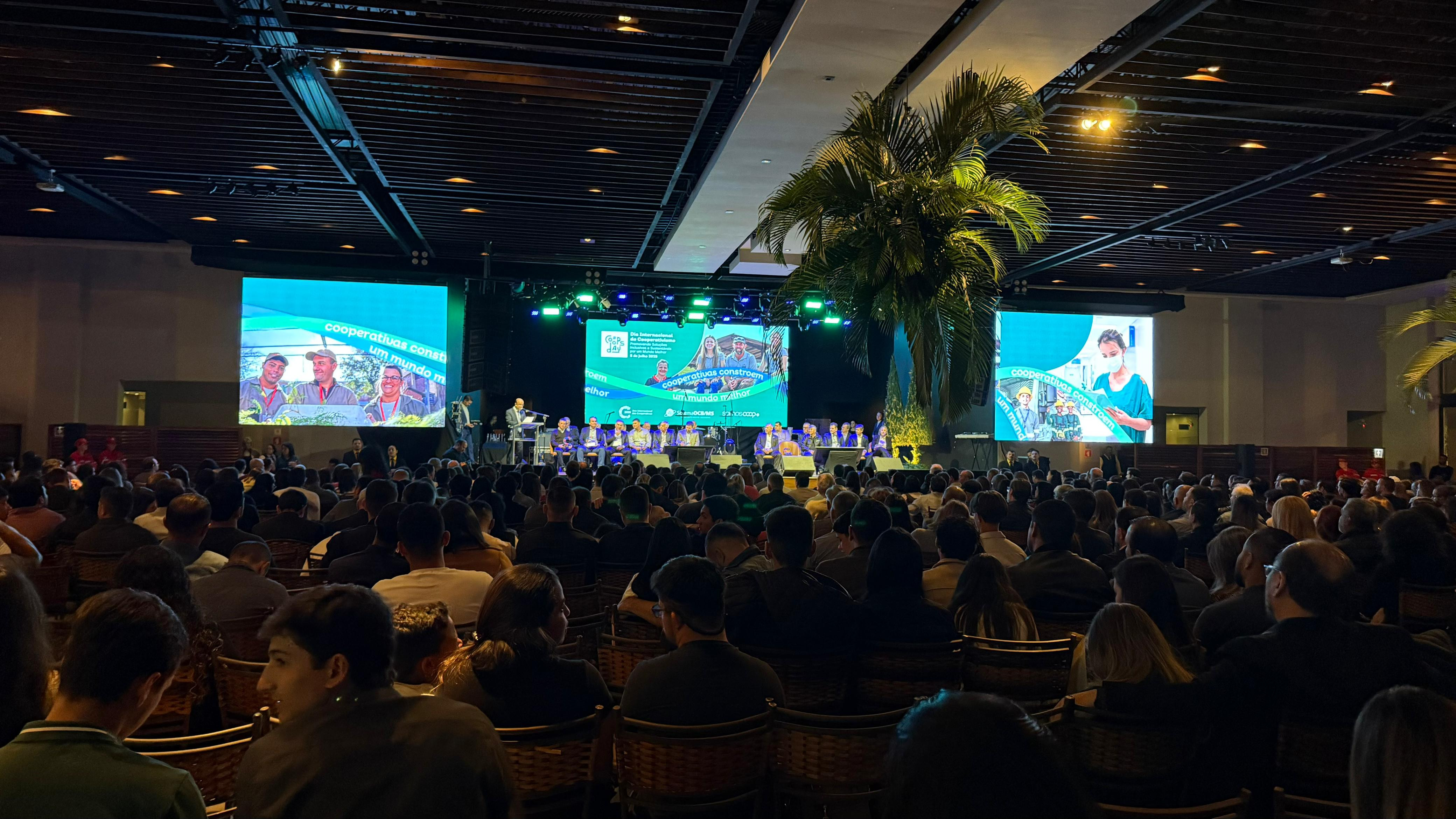 CoopsDay 2025 reúne mais de 1.500 pessoas em Dourados para celebrar a força do cooperativismo